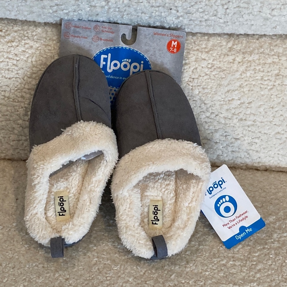 NWT Women’s Floopi Slippers Size M 7-8